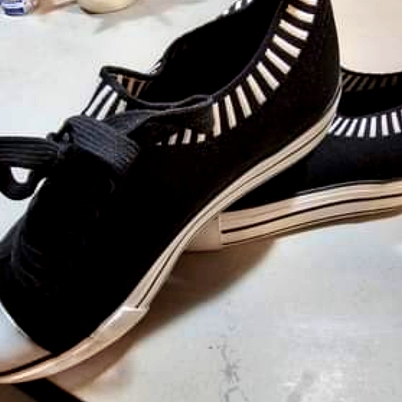 Womens shoe - Picture 1 of 1